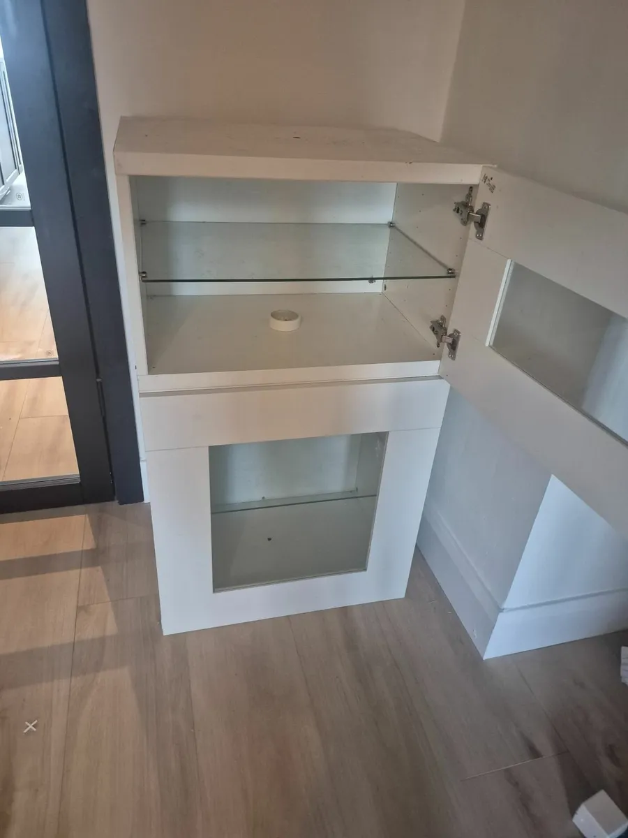 White units with glass doors - Image 3