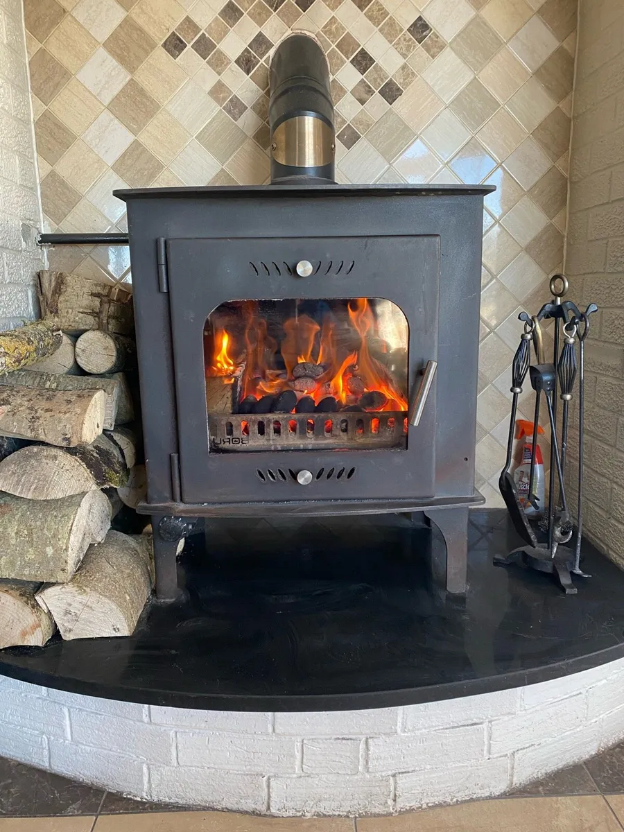 Solid fuel stove heats 12 radiators - Image 4