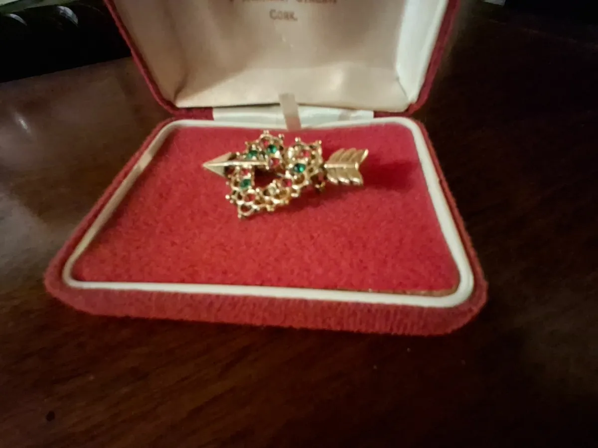 A charming and desirable vintage brooch... - Image 2