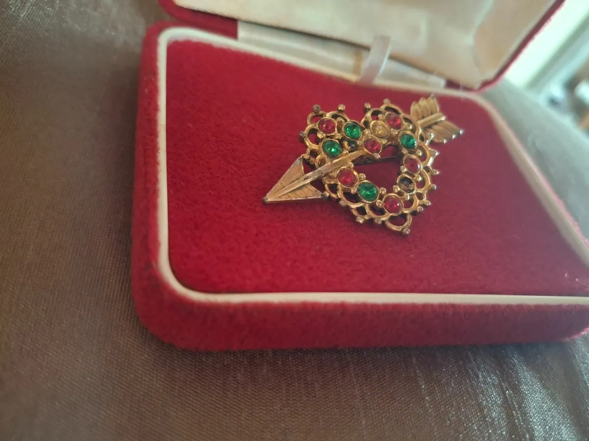 A charming and desirable vintage brooch... - Image 3