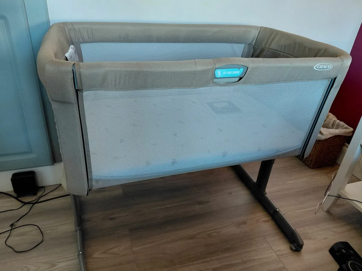 Graco Next to Me Crib - Image 1