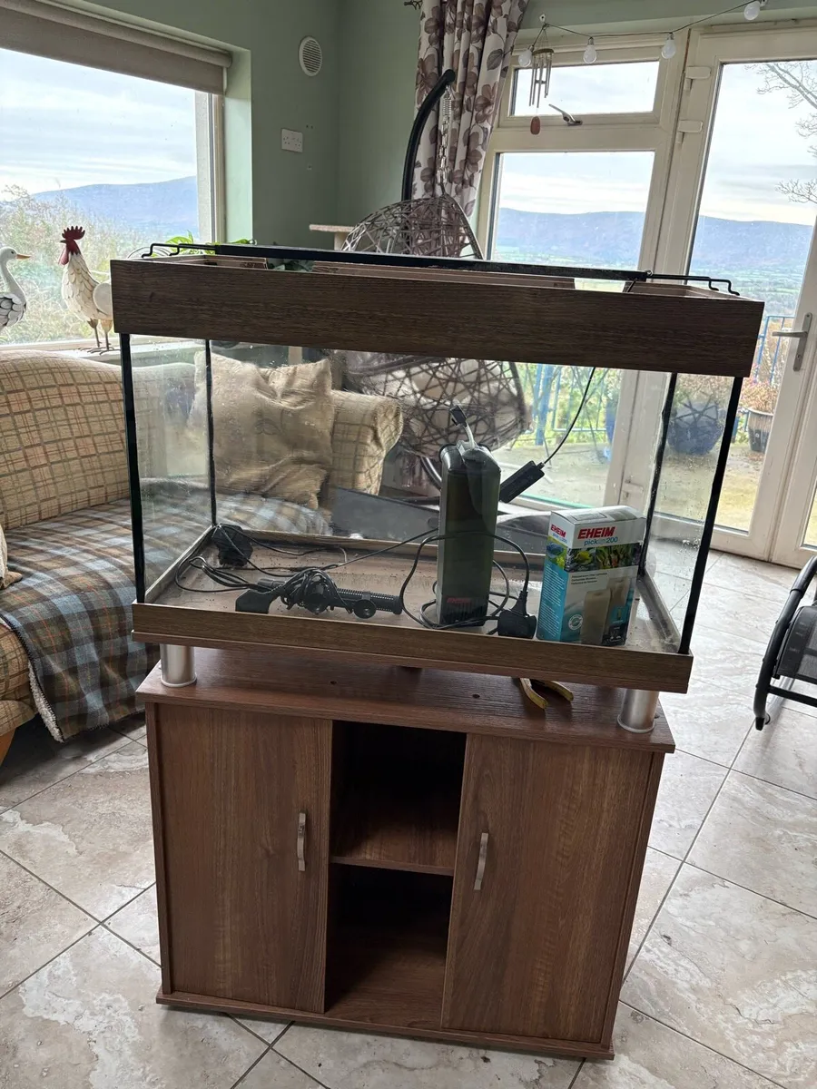 Fish tank - Image 1