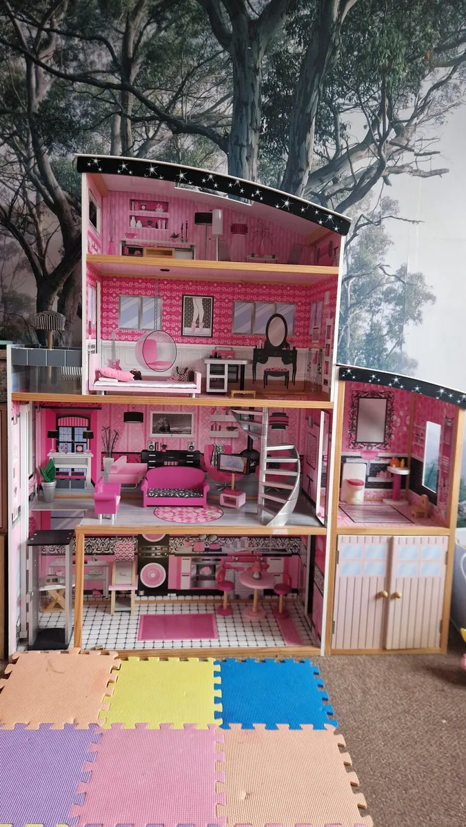 Doll house