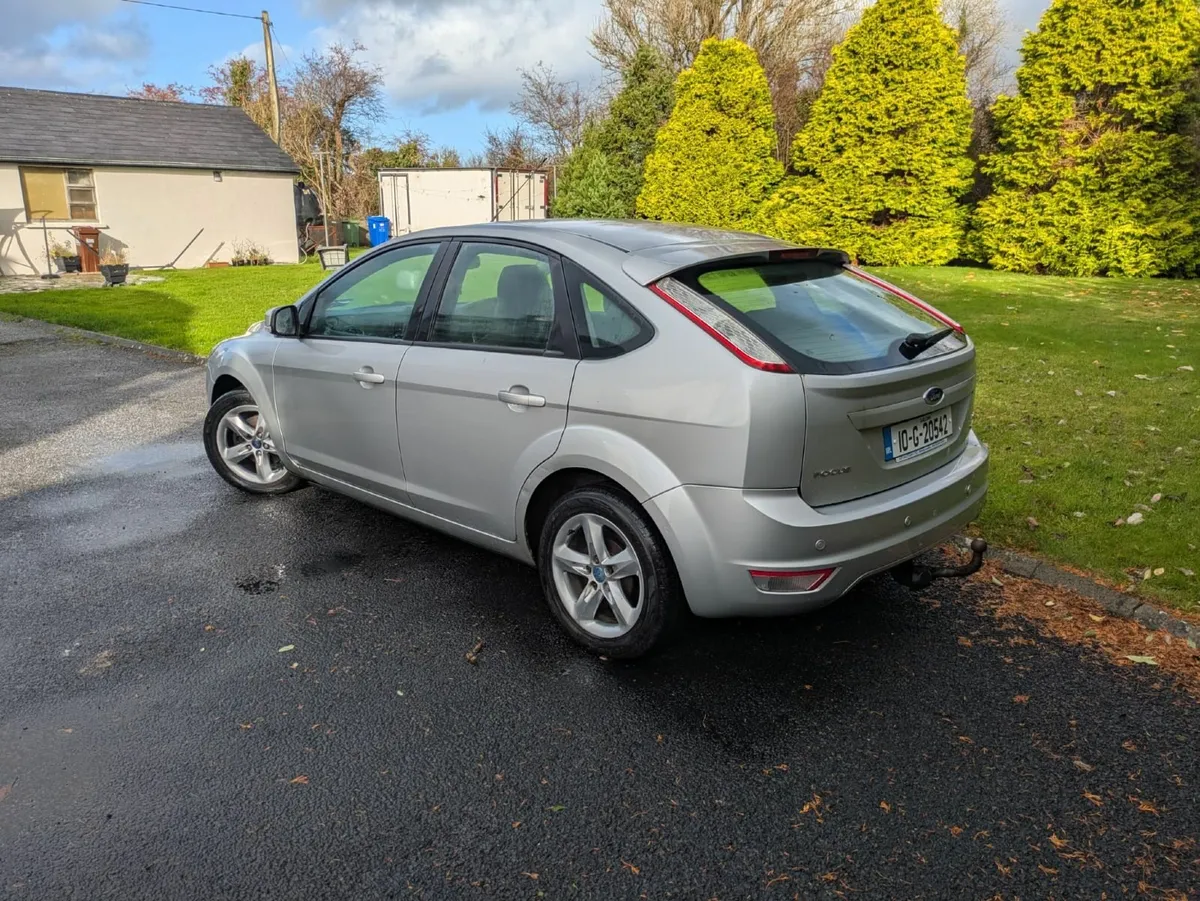 Ford Focus 2010 - Image 2