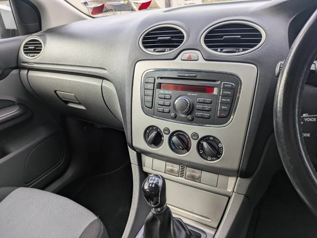 Ford Focus 2010 - Image 3