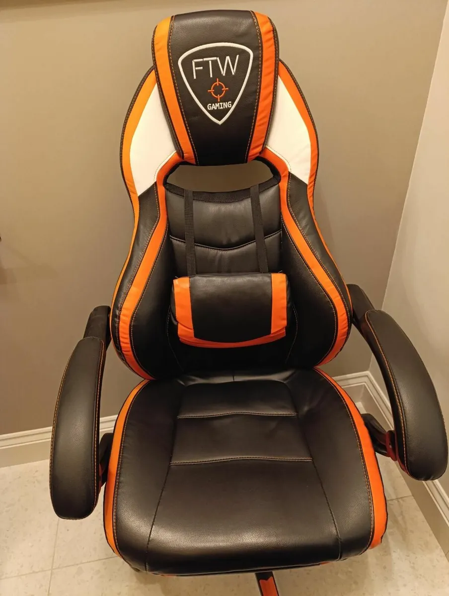 Gaming Chair & Desk – Excellent Condition - Image 1
