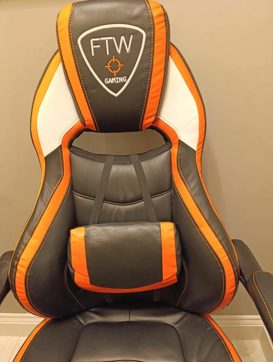 Gaming Chair & Desk – Excellent Condition - Image 2