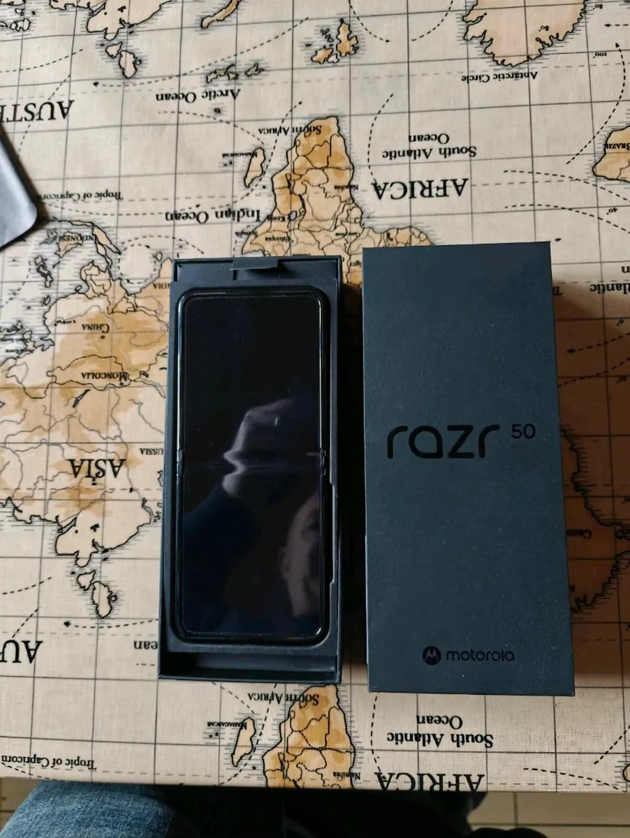 Razr 50 - Image 2