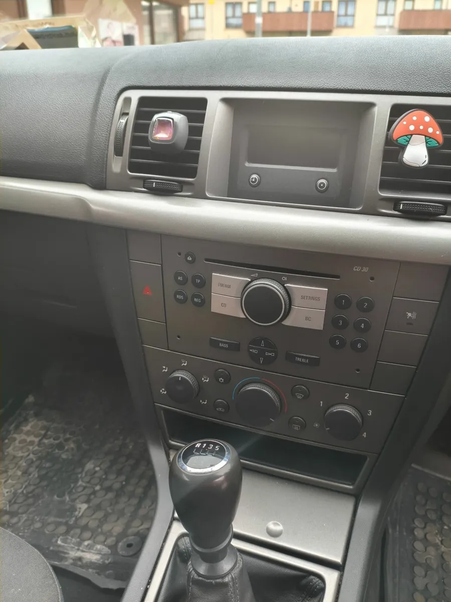 Opel Vectra 2008 with NCT and Tax - Image 2