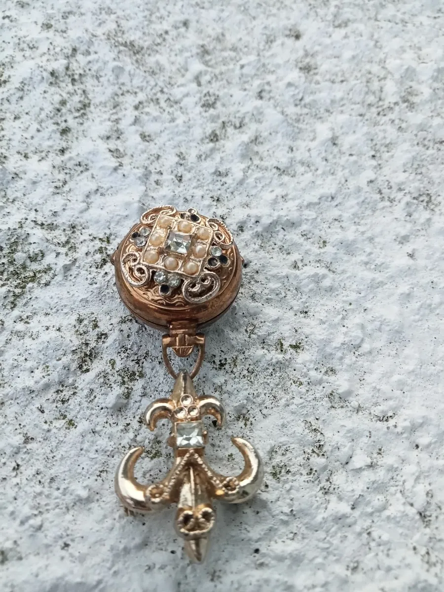 Antique photo album - Image 2