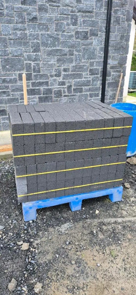4" Solid Blocks x 144 - Image 1