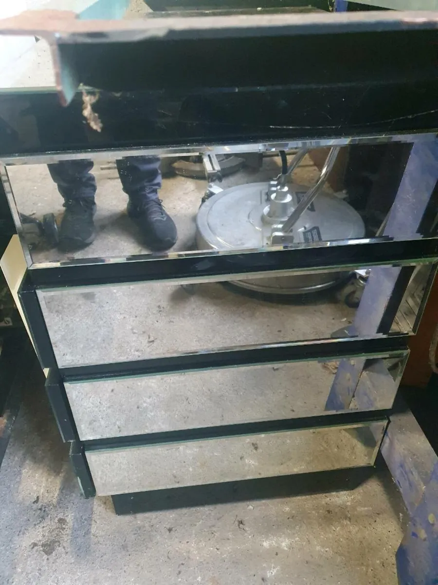 Bed side lockers free to take - Image 3