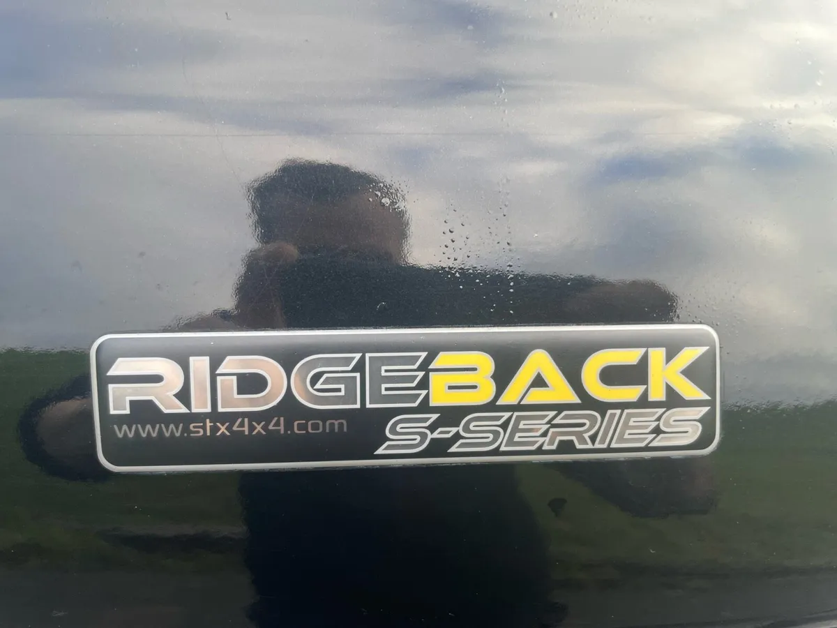 2012 Toyota  Hilux canopy Ridgeback - Image 4