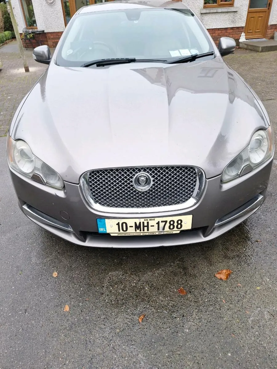 JAGUAR XF 3LTR LUXURY 2010 - Image 4