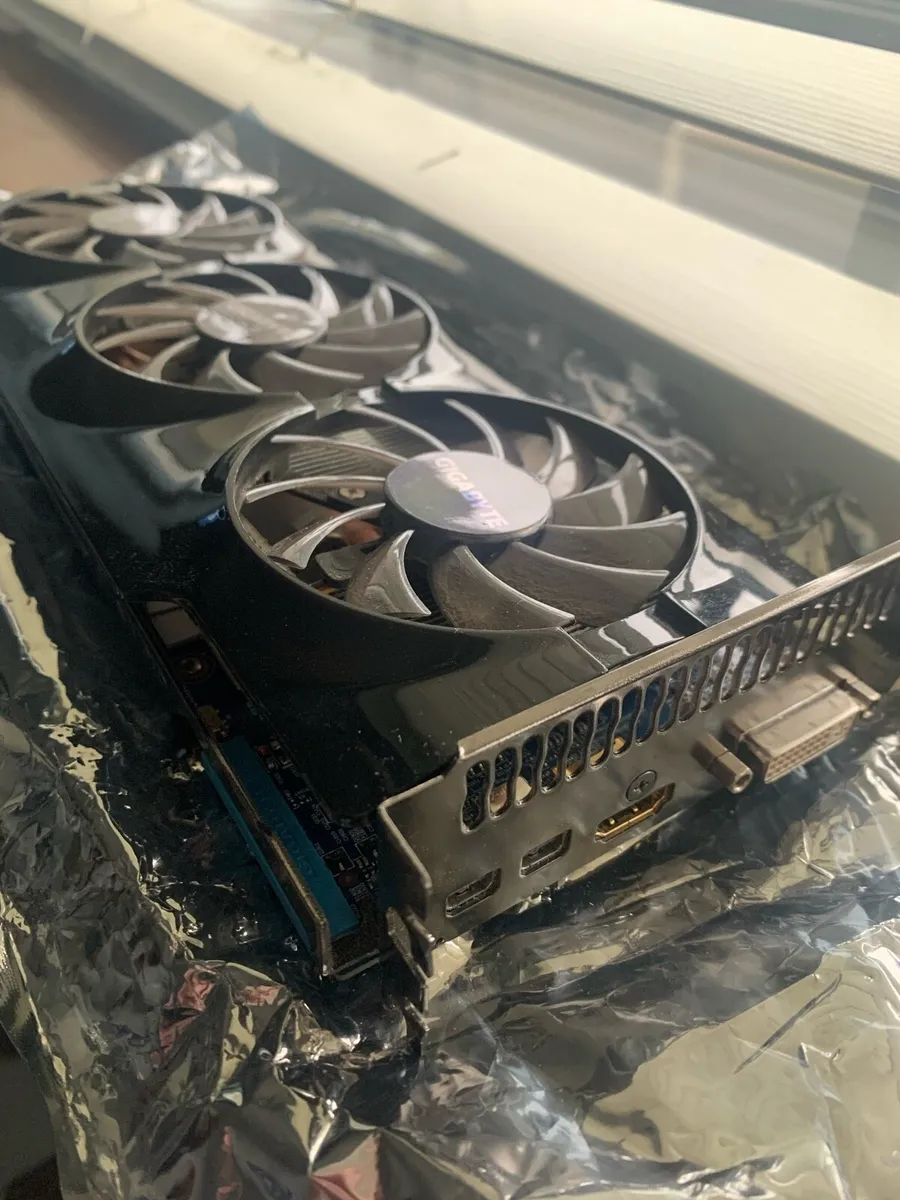 Radeon gigabyte HD 7950 - Image 1