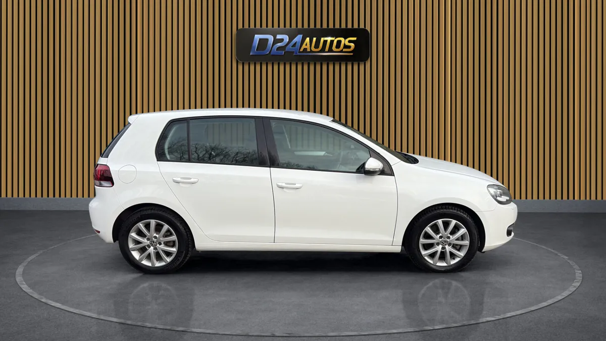 VOLKSWAGEN GOLF HIGHLINE AUTOMATIC 1.4 LOW MILES - Image 2