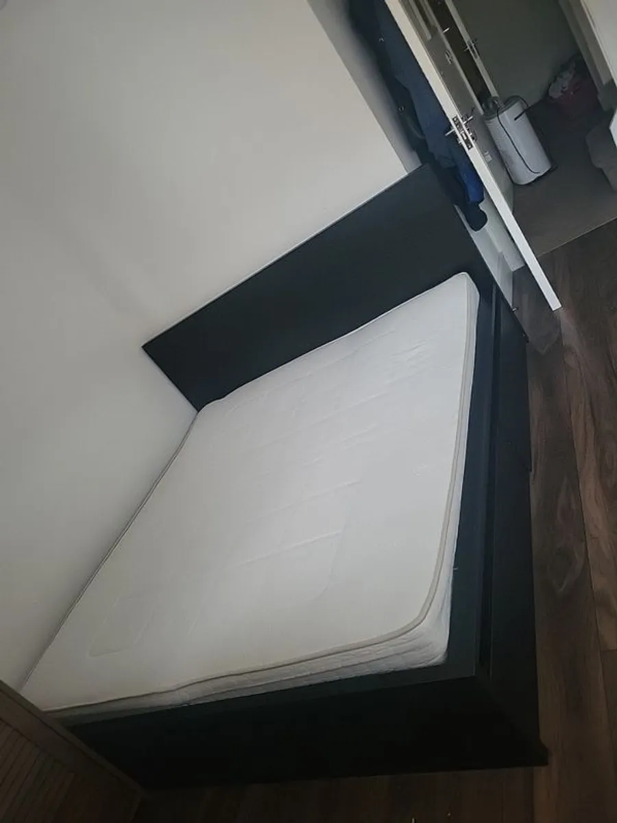 king size bed - Image 1