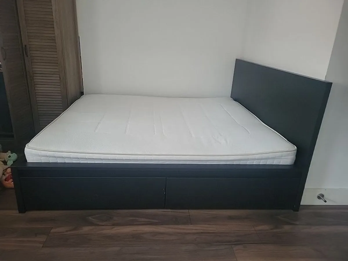 king size bed - Image 2