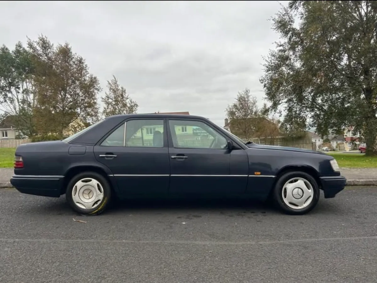 1994 Mercedes E200 W124 - Image 2