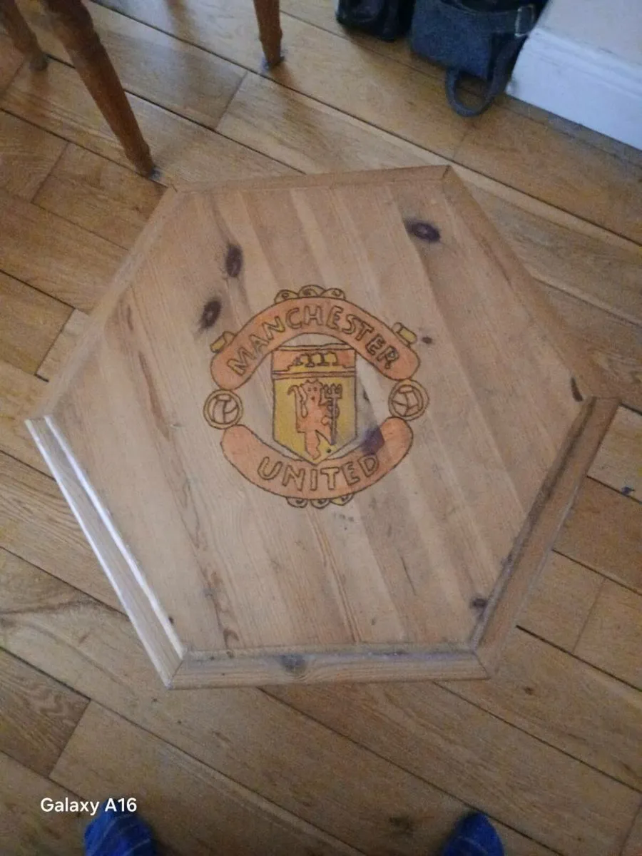 Small timber table - Image 1