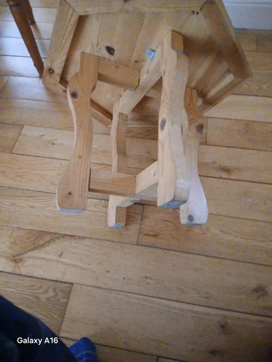 Small timber table - Image 2