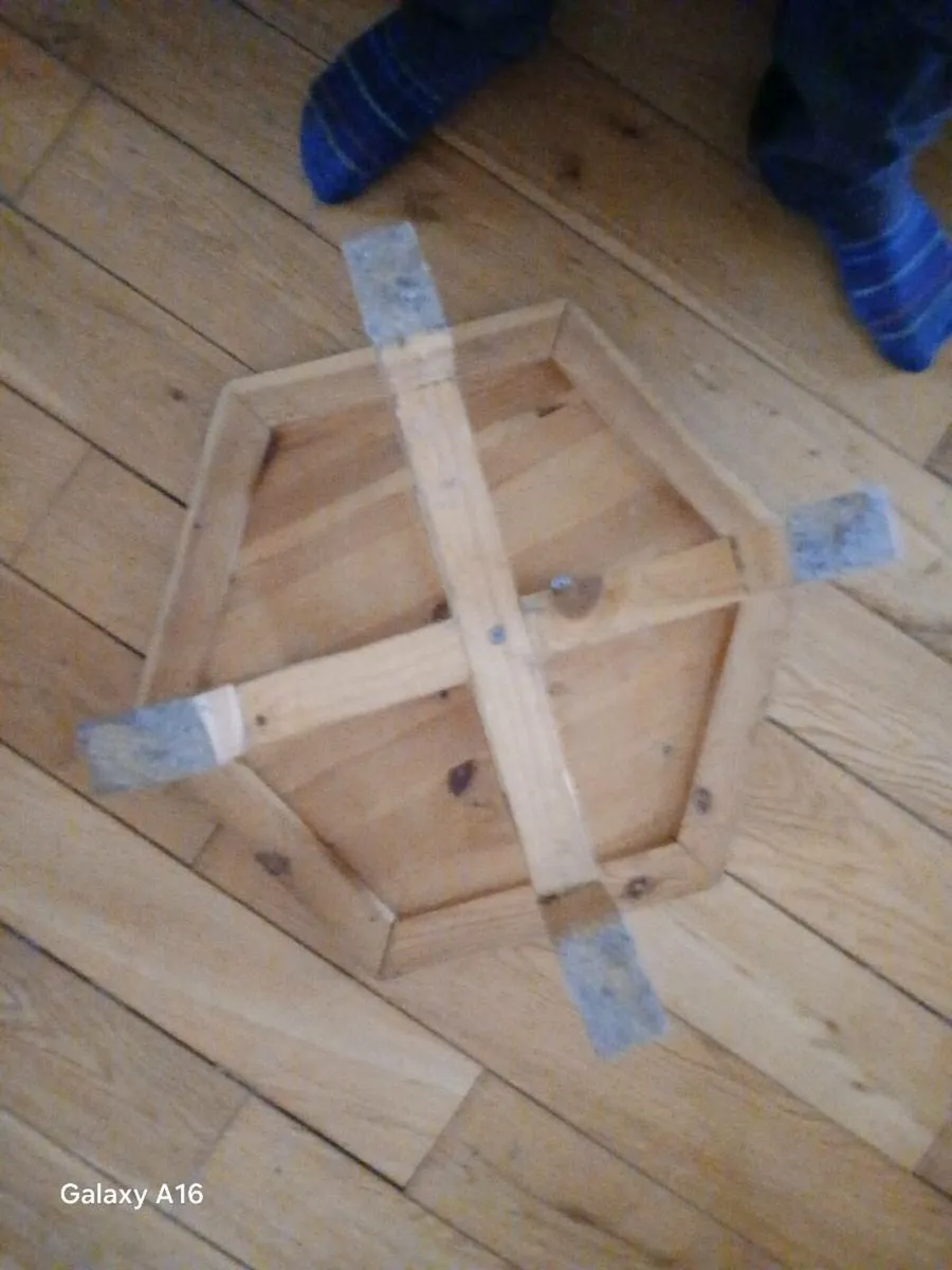 Small timber table - Image 3