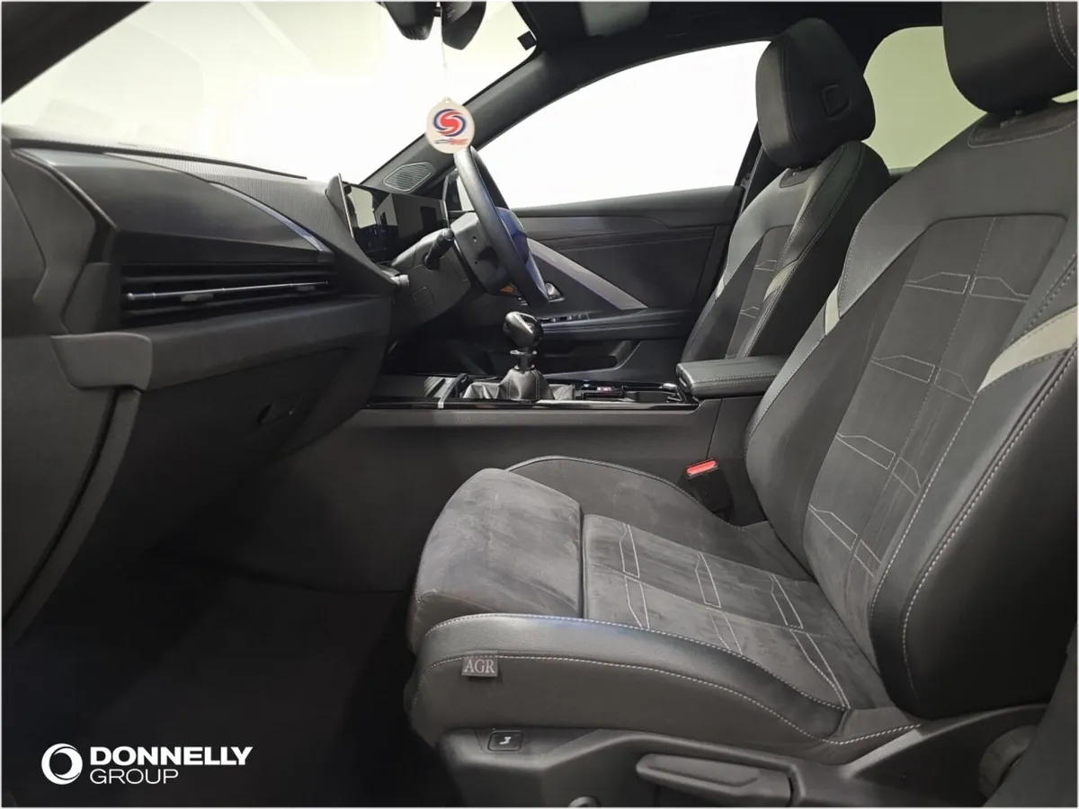 Vauxhall Astra Hatchback Ultimate - Image 4