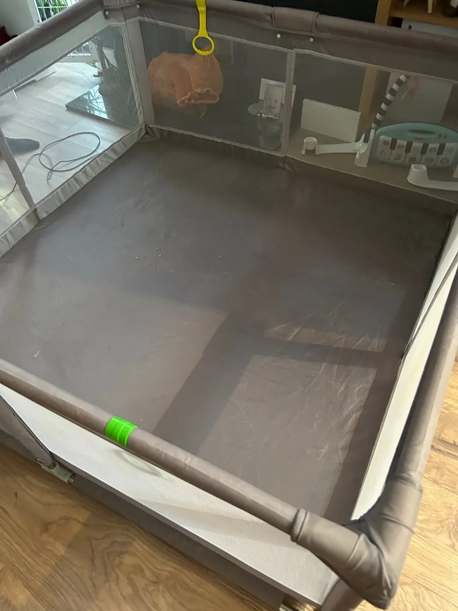 Baby play pen - Image 1