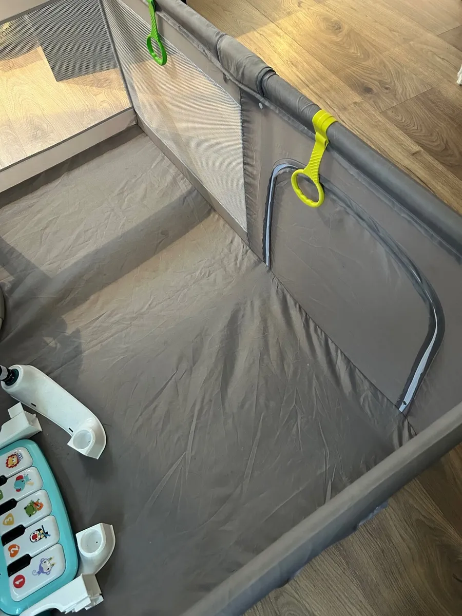 Baby play pen - Image 2