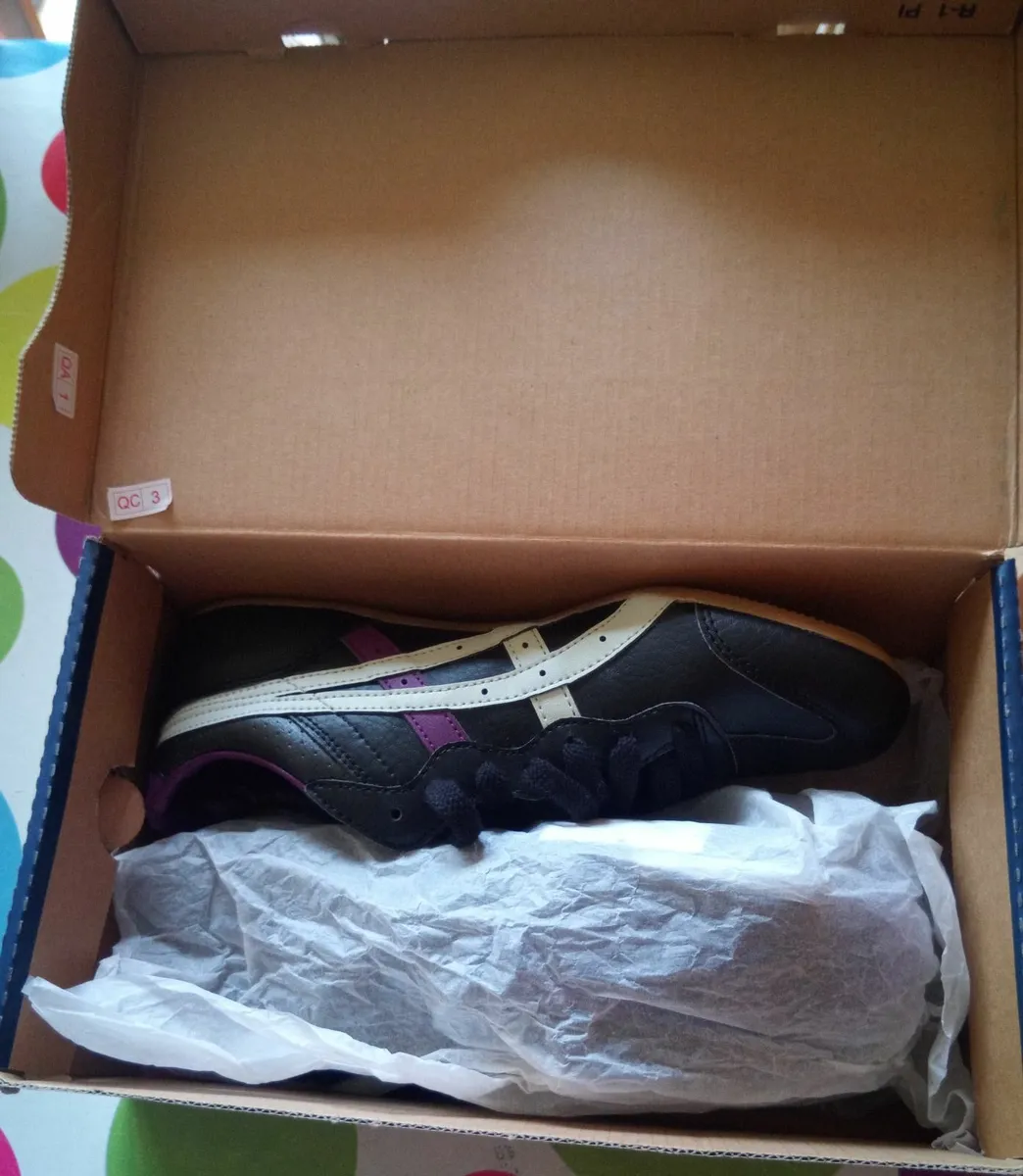New Asics Ladies Leather Runners - Image 3
