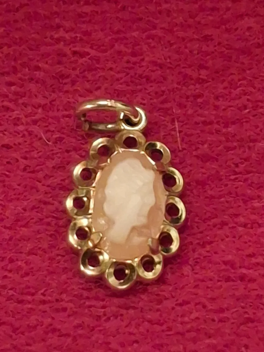 Petite cameo pendant or charm... - Image 1