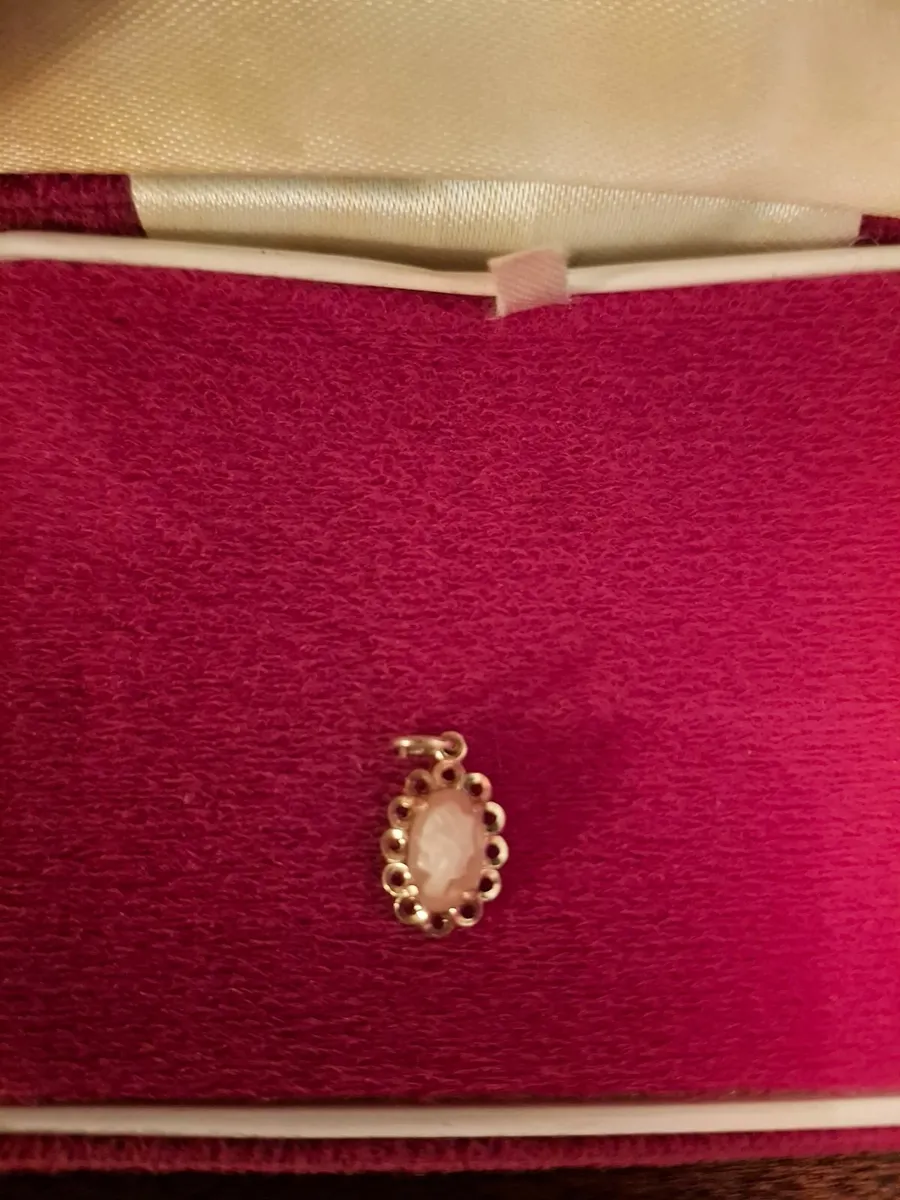 Petite cameo pendant or charm... - Image 2