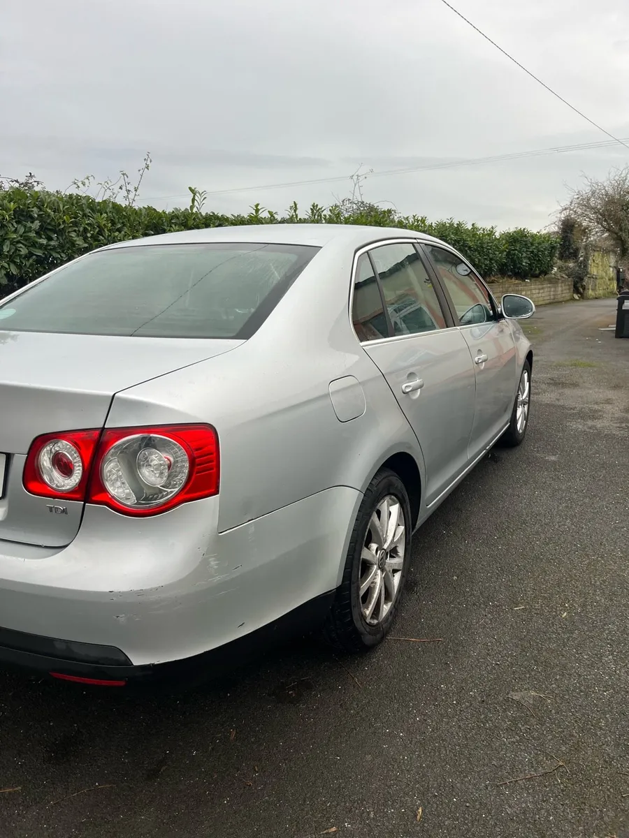 Volkswagon Jetta - Image 4