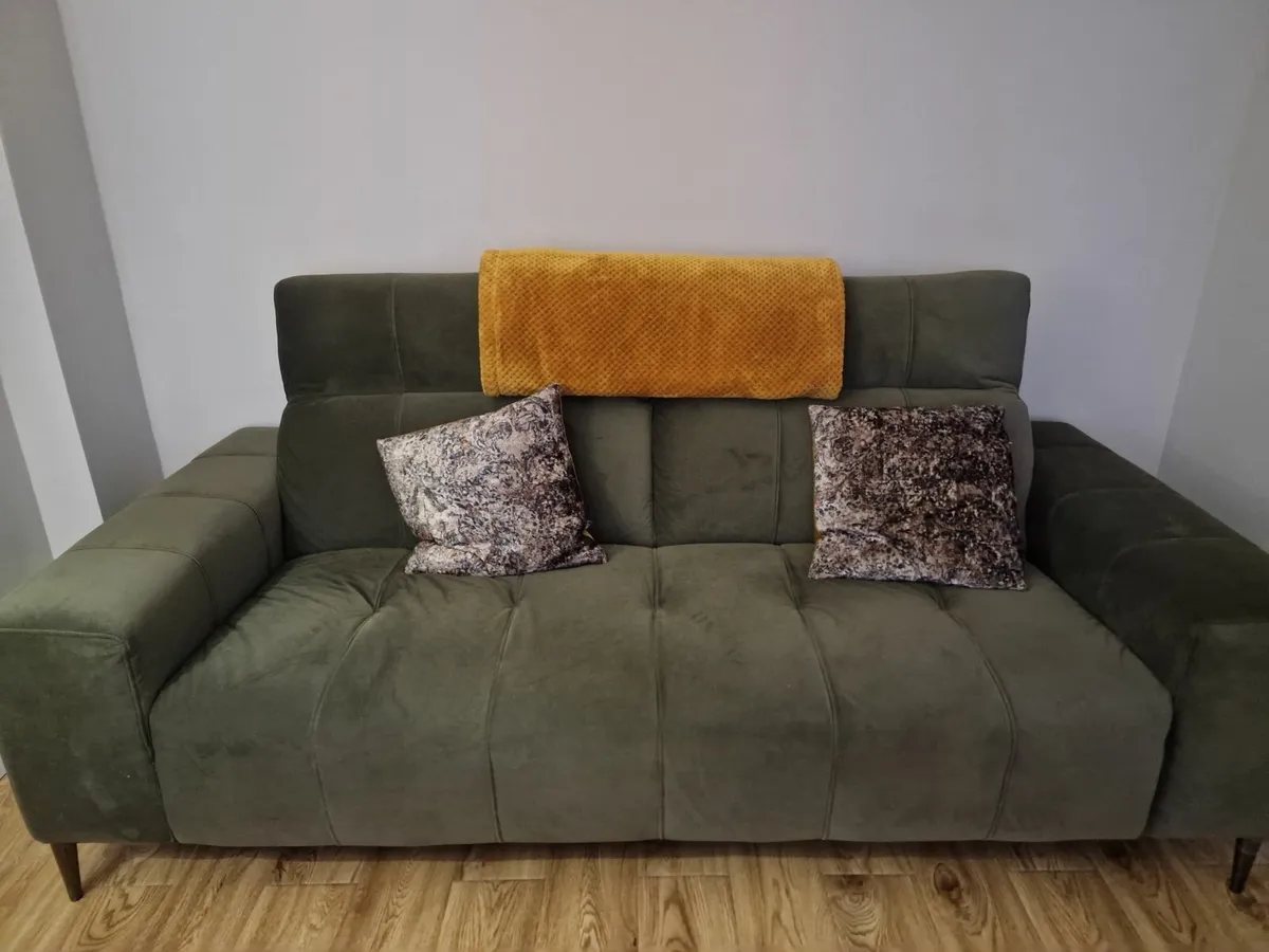 3 seater couch and 1 seater chair - Image 1