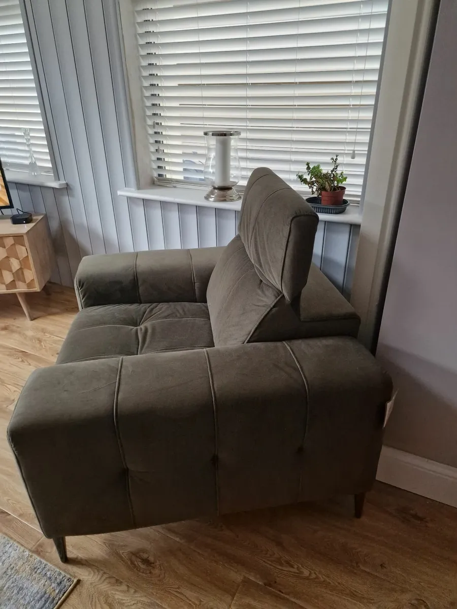 3 seater couch and 1 seater chair - Image 3
