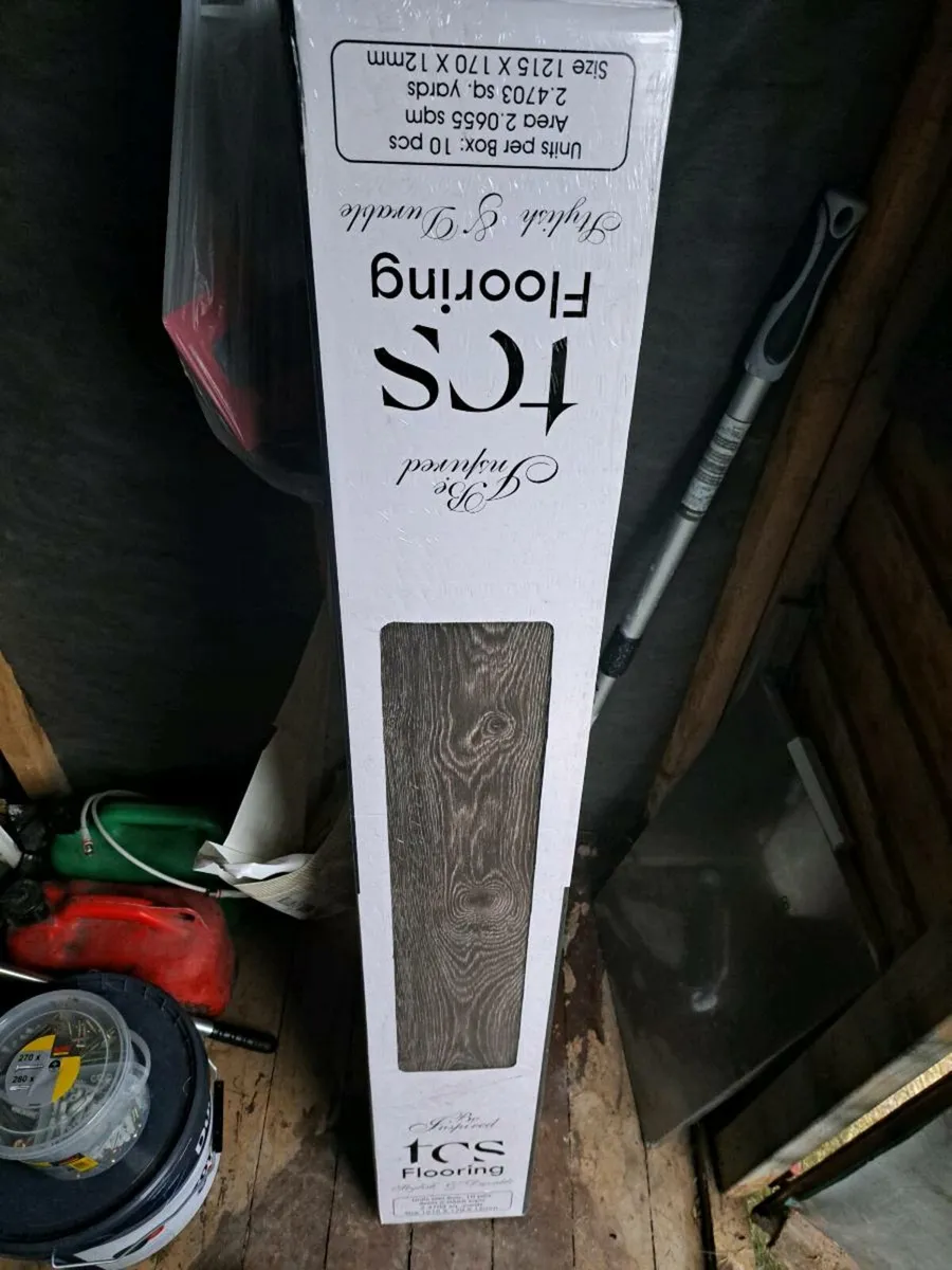 2x Boxes wooden floor - Image 1