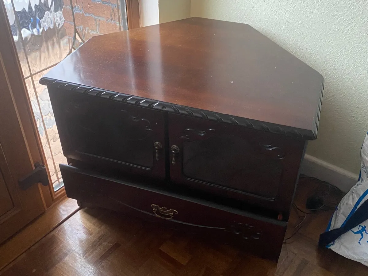 Corner Unit FREE TO TAKE AWAY