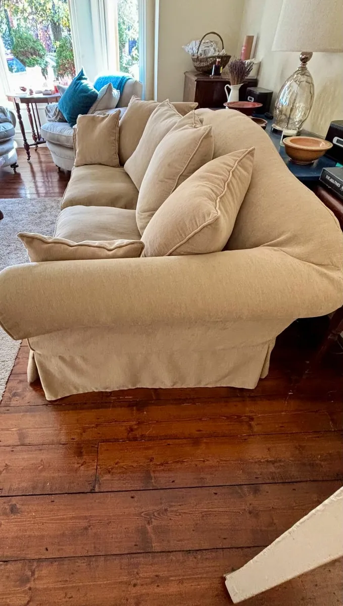 Three Piece Suite - Image 2