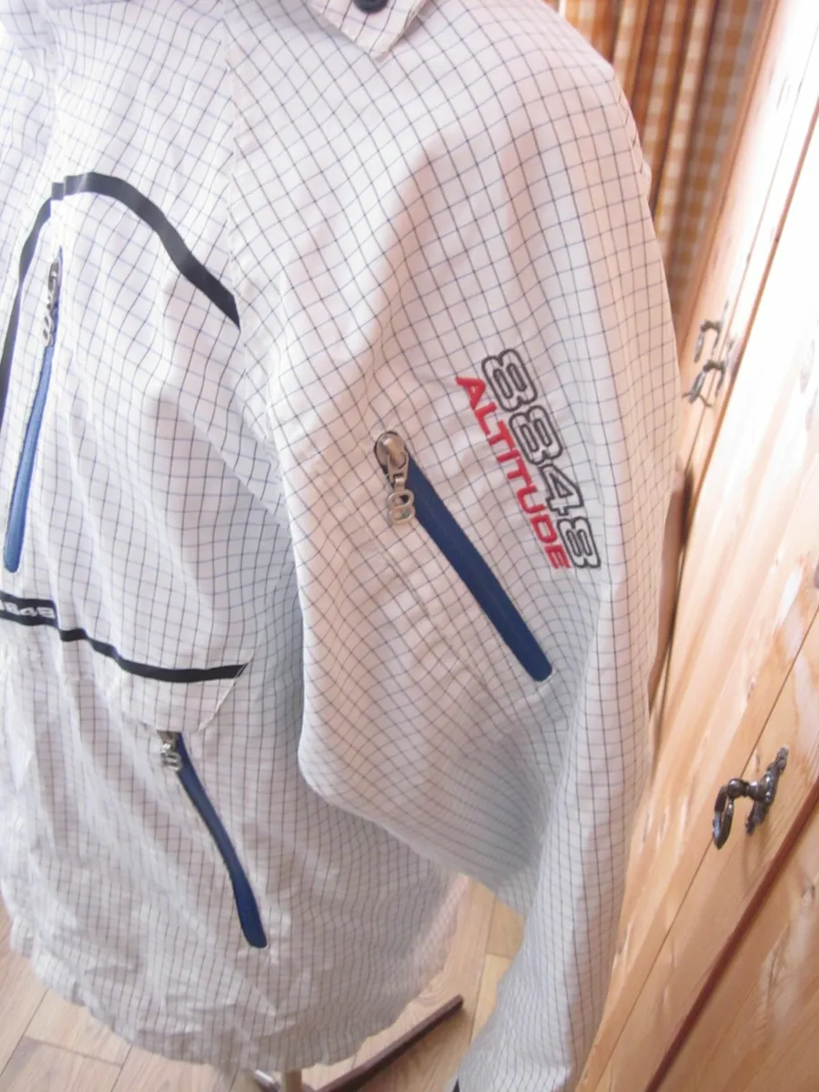 Altitude 8848 Hooded Men's Jacket - Image 2