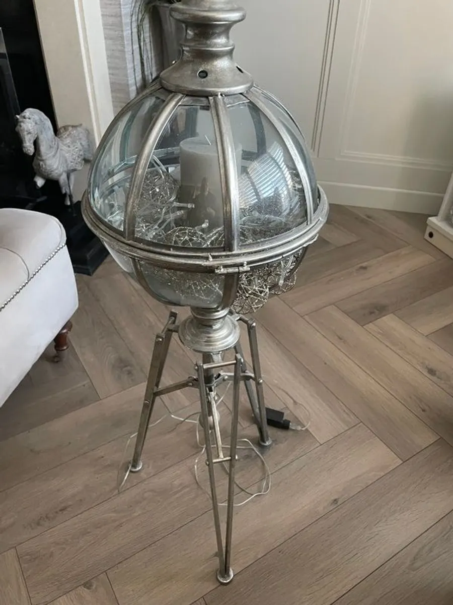 Globe decor - Image 1