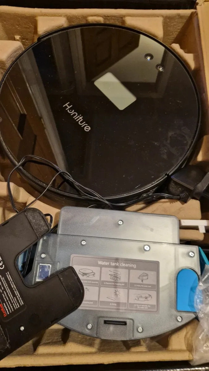 Robot vacuum cleaner - Image 1