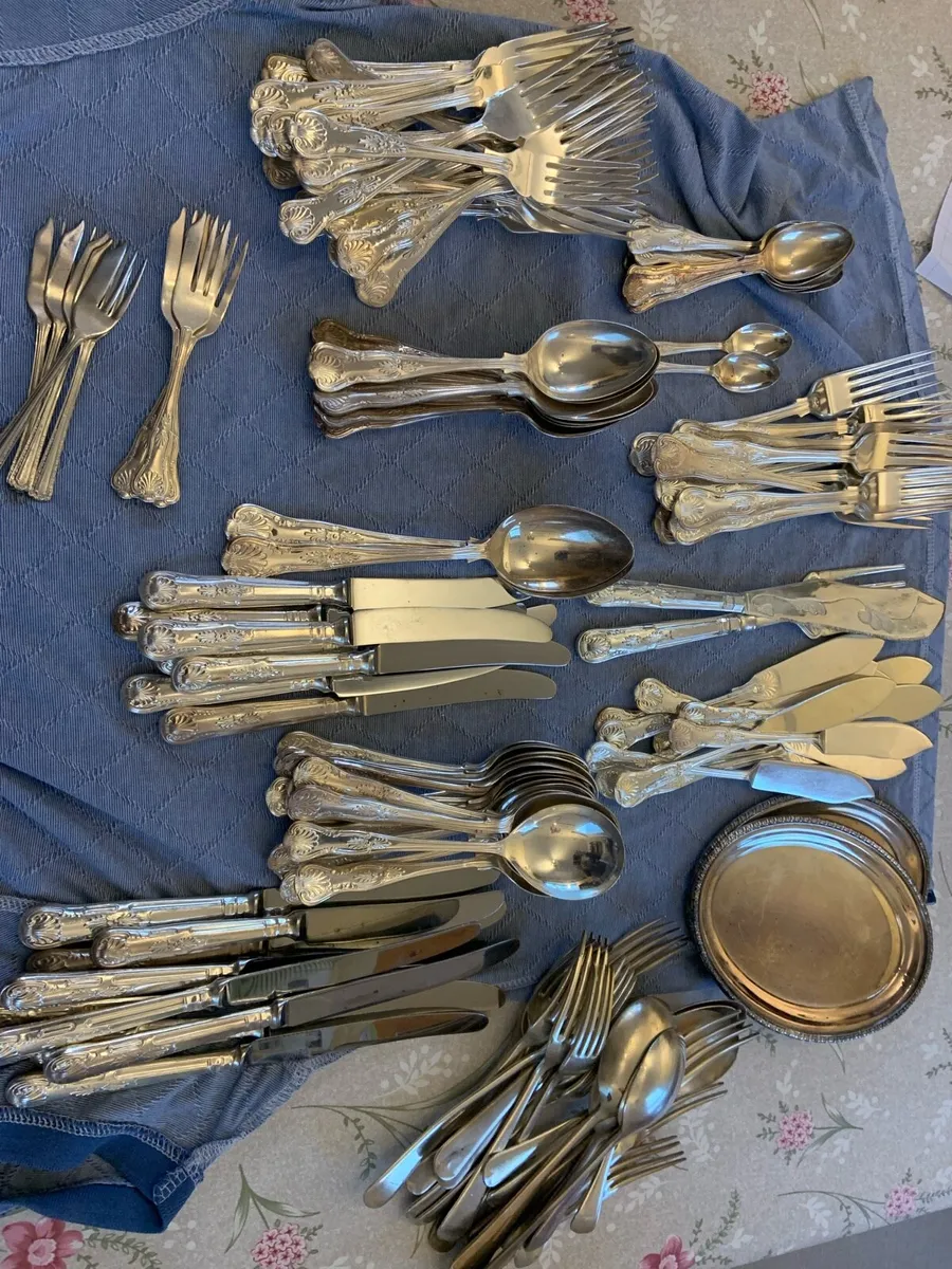 Kings Pattern Cutlery EPNS 118 piece plus 24 old - Image 1