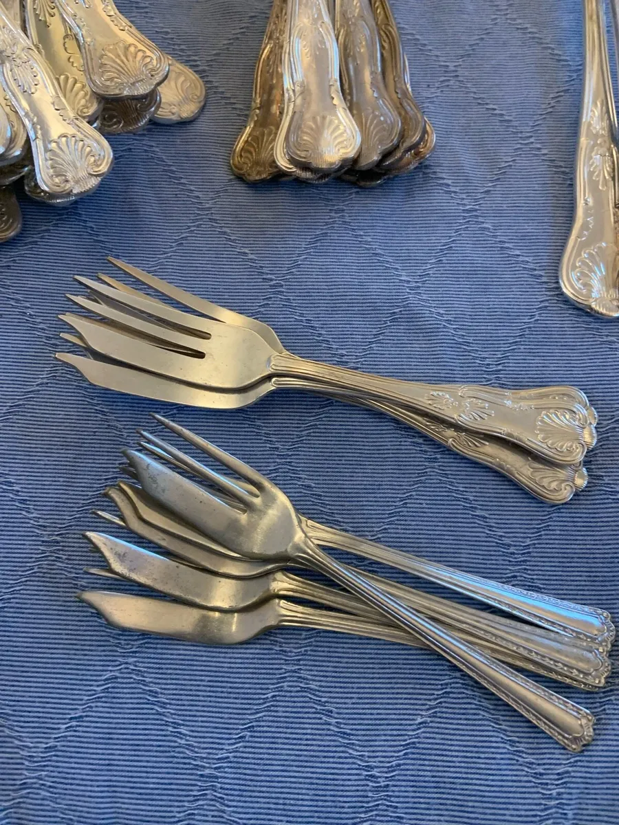 Kings Pattern Cutlery EPNS 118 piece plus 24 old - Image 2
