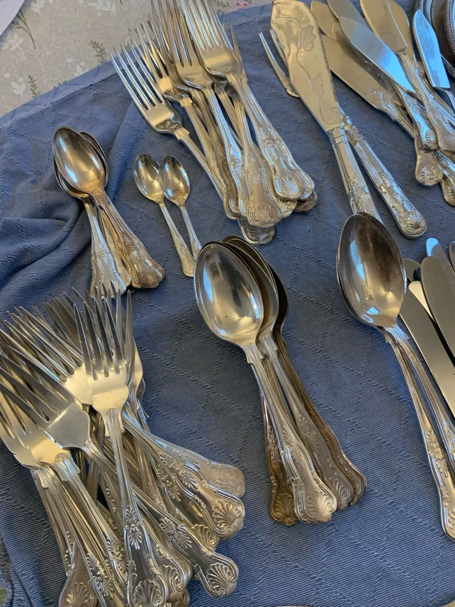 Kings Pattern Cutlery EPNS 118 piece plus 24 old - Image 3