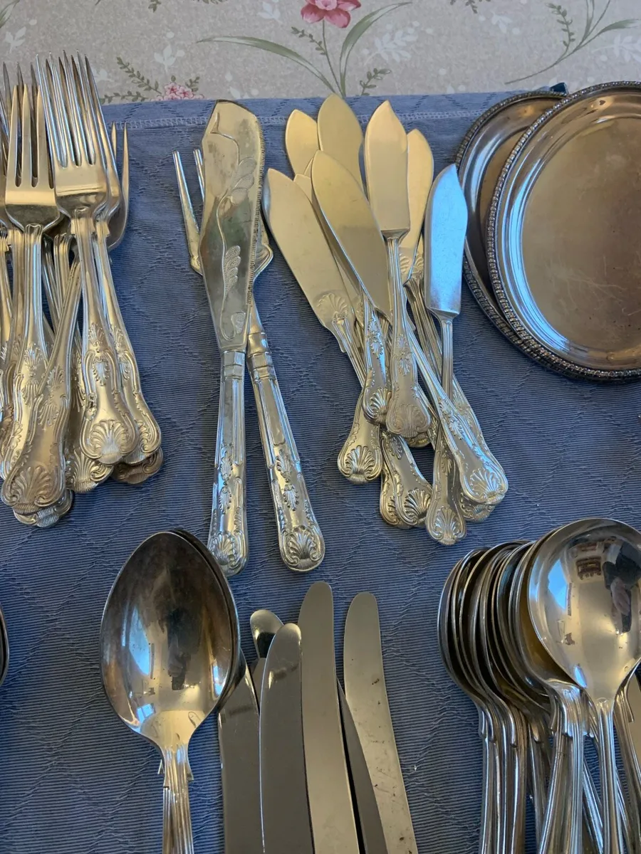Kings Pattern Cutlery EPNS 118 piece plus 24 old - Image 4