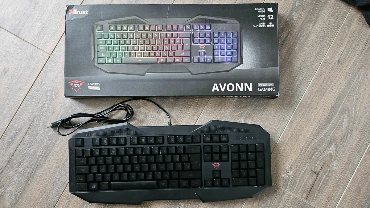 Trust Gaming GXT 830-RW Avonn LED keyboard
