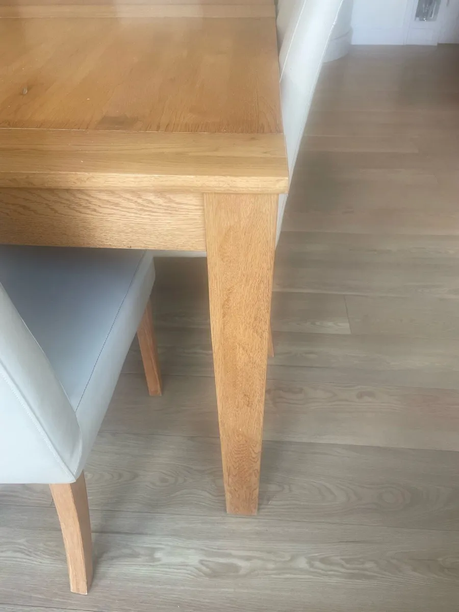 Solid oak table and six chairs - Image 3