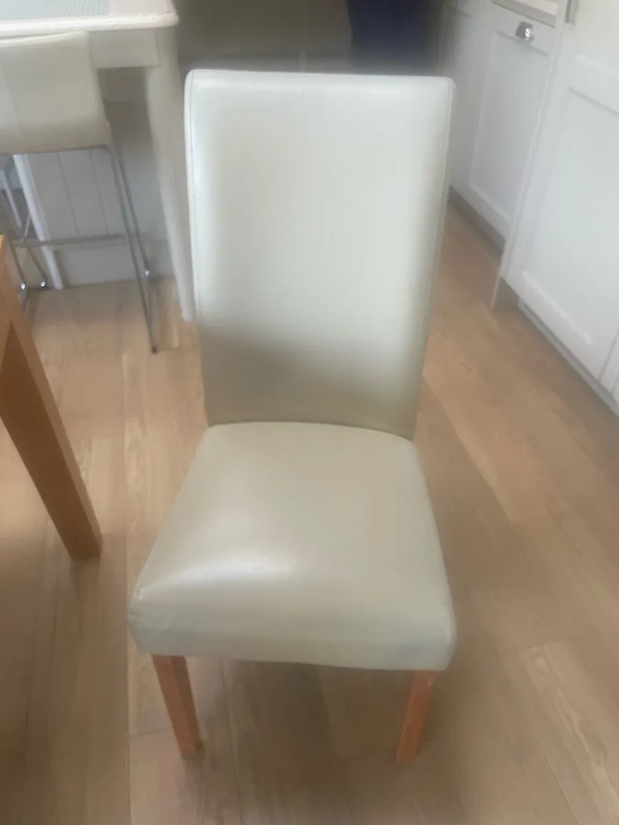 Solid oak table and six chairs - Image 4