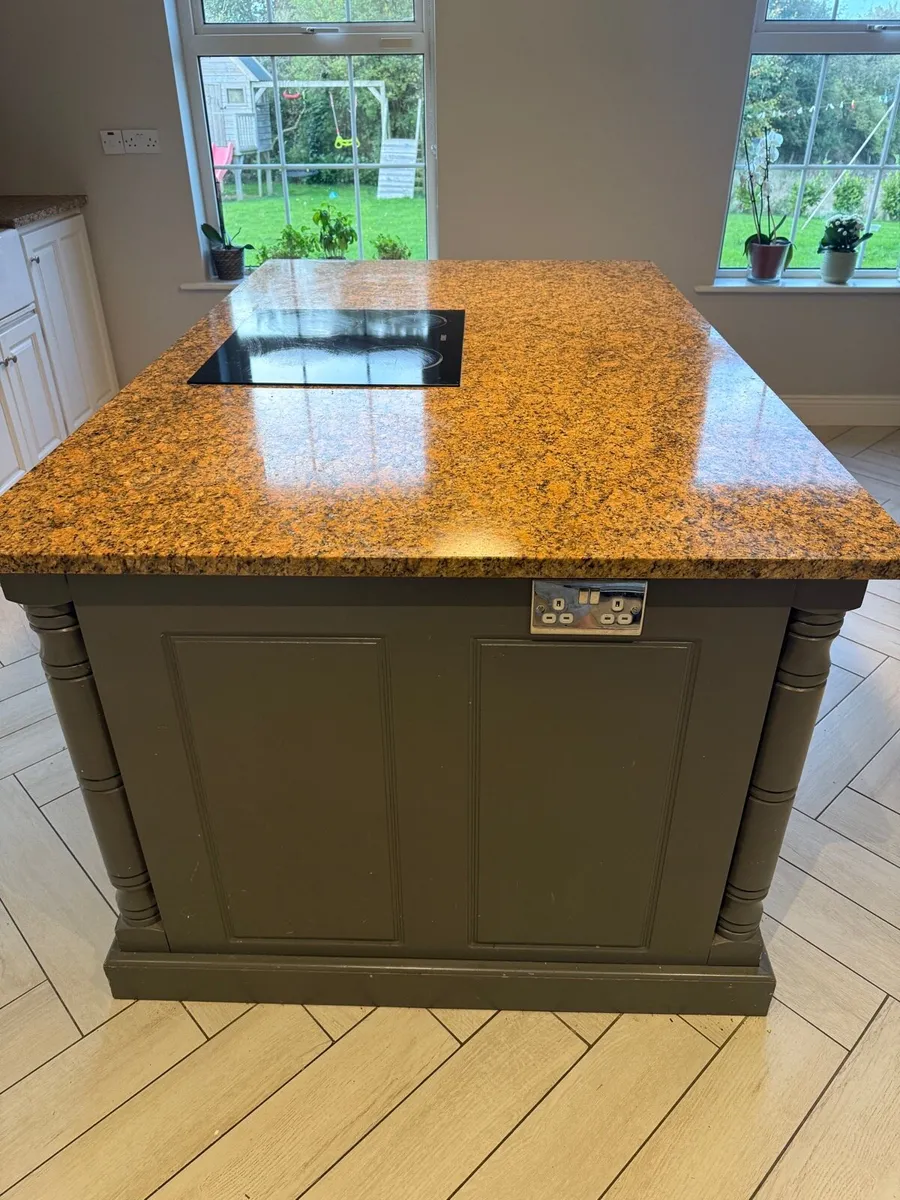 Solid Kitchen Island with marble worktop - Image 2