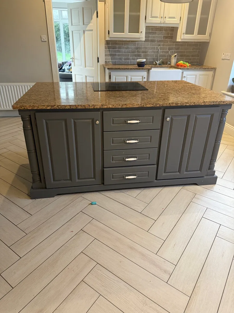 Solid Kitchen Island with marble worktop - Image 3